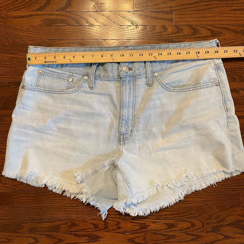 Madewell - J. Crew.  Relaxed Denim Shorts.  Size 14W.